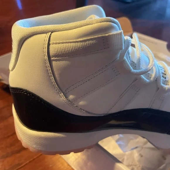 Authentic Girls Air Jordan 11 Retro Concord Sneakers size 6.5y - Picture 5 of 7